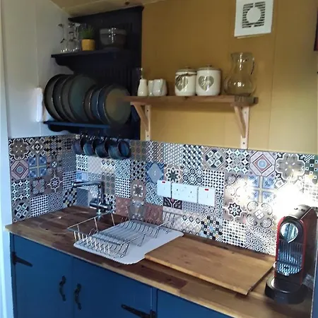 Unique Shepherd Hut & Hot Tub In Rural West Wicklow * Grangecon